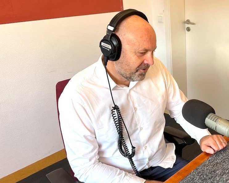 Duncan Roberts in the Ara City Radionh studios Delano.lu