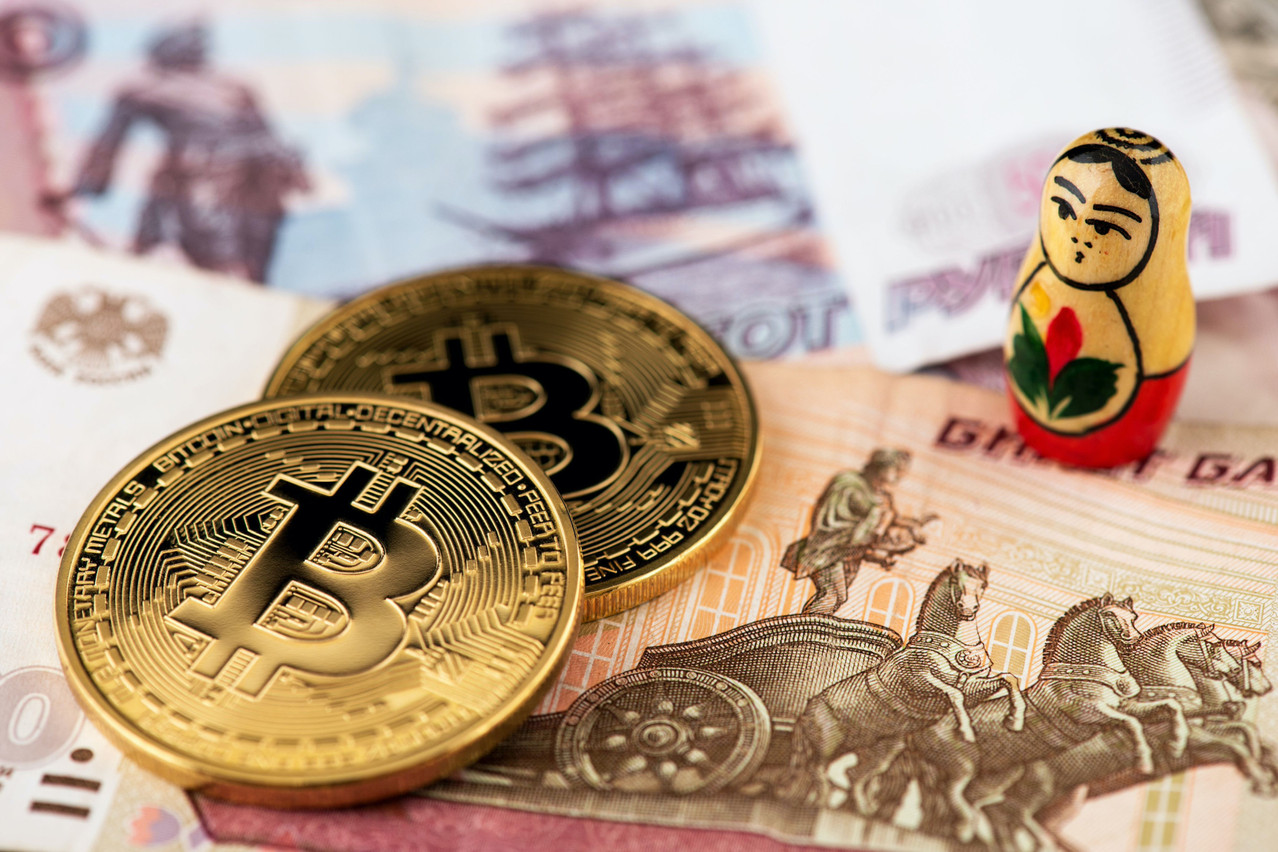 Malgré les premiers trains de sanctions européennes, les Russes n’avaient que peu bougé des crypto-assets vers des juridictions plus conciliantes. L’interdiction européenne survenue début octobre ne devrait pas les effrayer davantage. (Photo: Shutterstock)