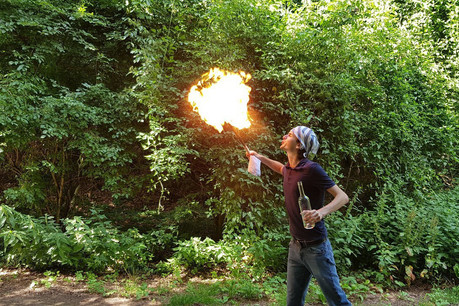 Créateur de jeux vidéo, compositeur, cracheur de feu… À 21 ans, Ryan Foy multiplie les casquettes. (Photo: Ryan Foy)