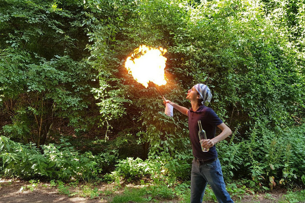 Créateur de jeux vidéo, compositeur, cracheur de feu… À 21 ans, Ryan Foy multiplie les casquettes. (Photo: Ryan Foy)