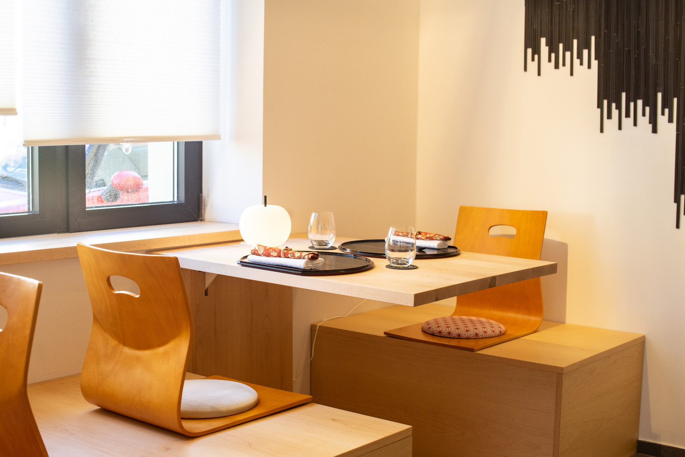 Le décor minimaliste, rappelant les traditions japonaises, donne le ton dès l‘entrée. Maison Moderne