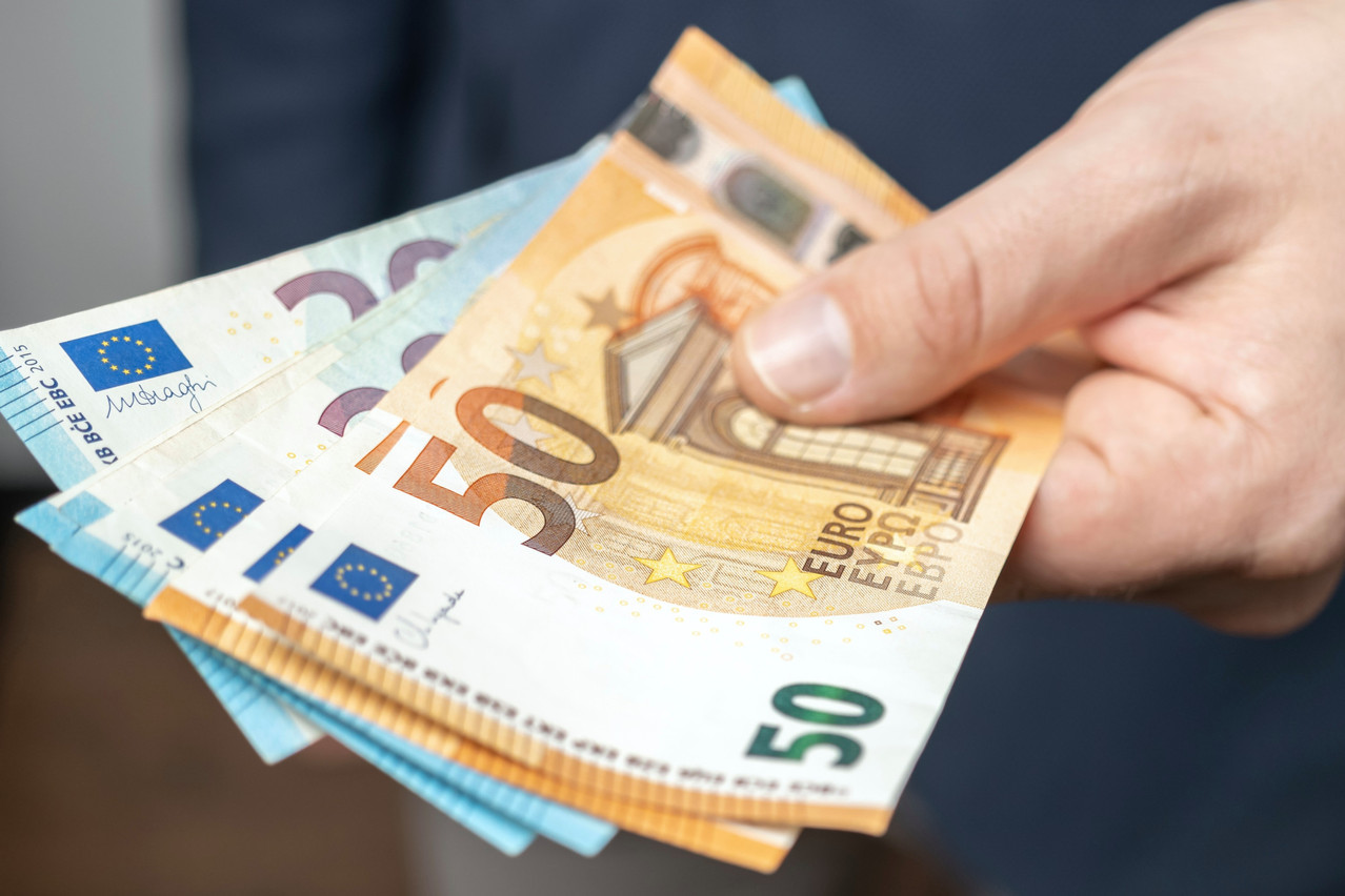 Preliminary inflation data for March suggests that the automatic wage indexation will need to wait until May 2025 to take effect. Photo: Shutterstock