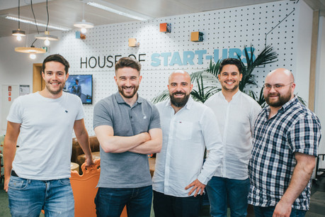Tom Michels (en tee-shirt gris) et ses quatre cofondateurs passent la vitesse supérieure et visent une expansion en Europe après les premiers succès en Belgique et en Suisse. (Photo: Salonkee)