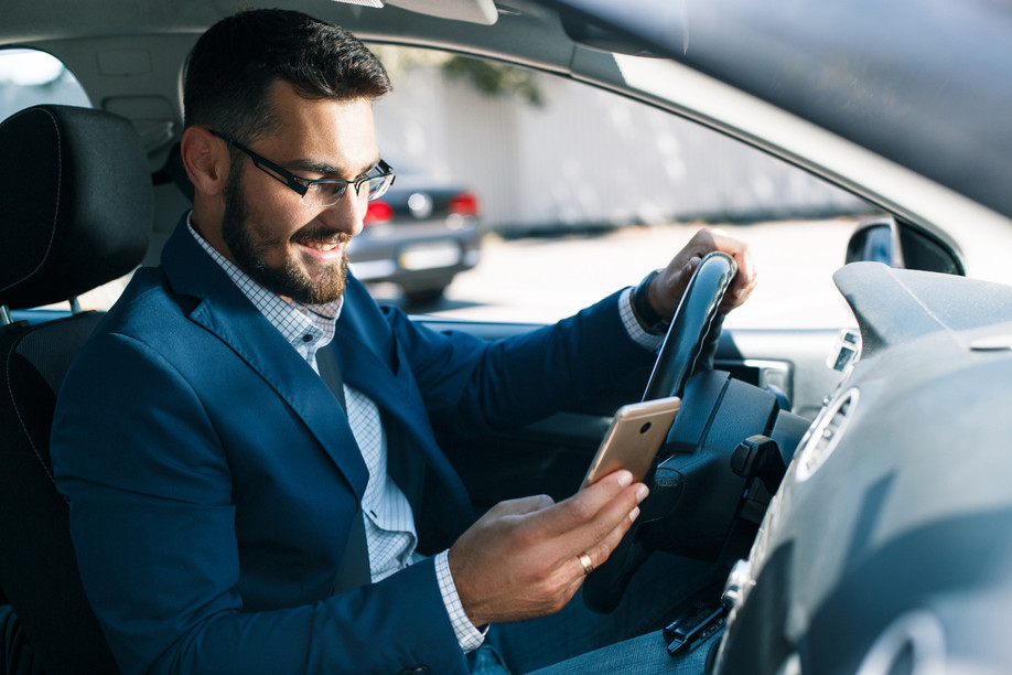 More and more French people are teleworking while driving, according to Sanef. (Photo: Shutterstock)