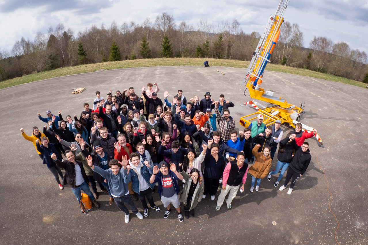 Ce samedi 23 avril, 10 équipes d’étudiants de lycées luxembourgeois ont participé au concours CanSat en lançant leur propre satellite à 1.000 mètres d’altitude via des fusées à poudre. (Photo: Claude Piscitelli)