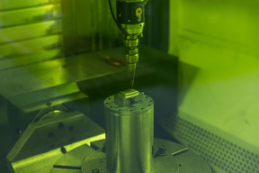 La découpe laser est la spécialité de Saturne Technology. (Photo: Romain Gamba/Maison Moderne)