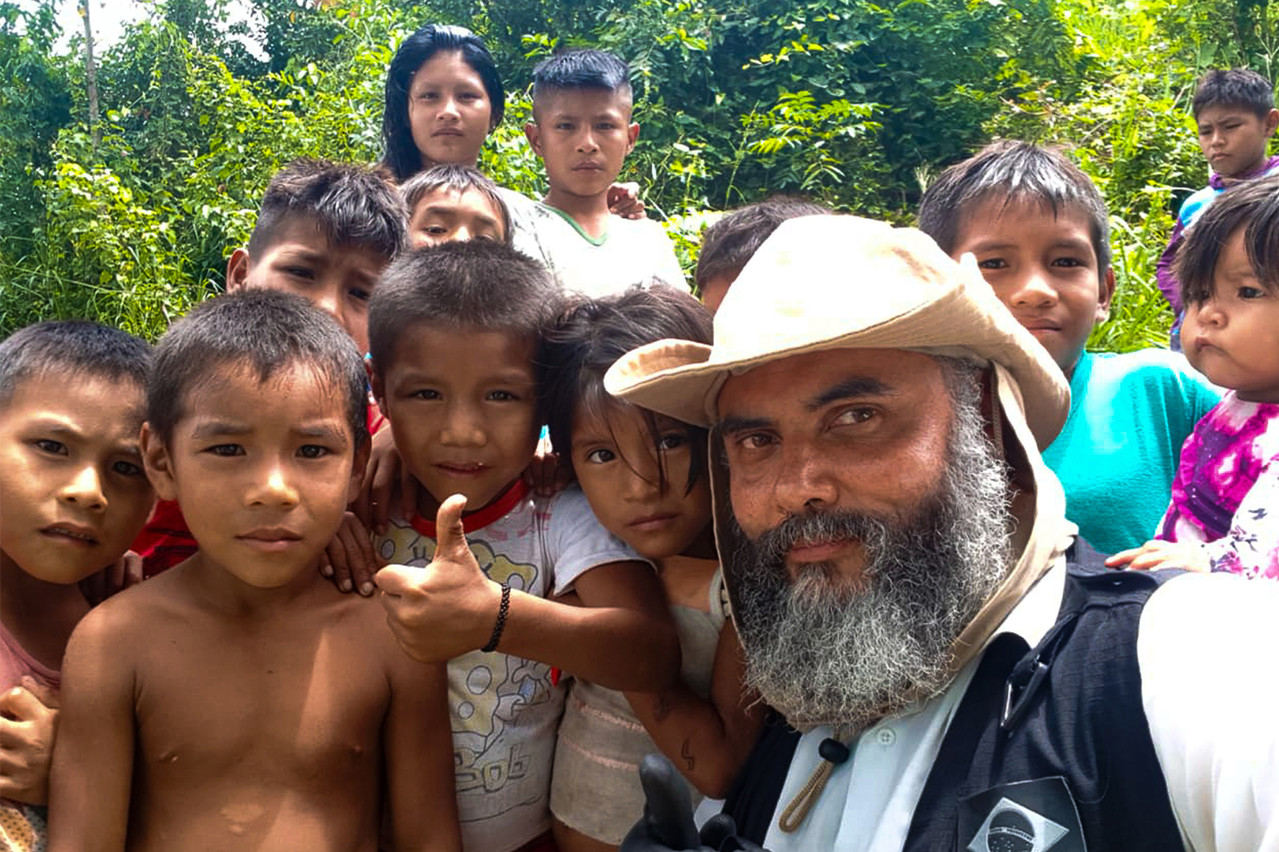Enfants prêts d’être vaccinés en Amazonie.  Photo: B Medical Systems