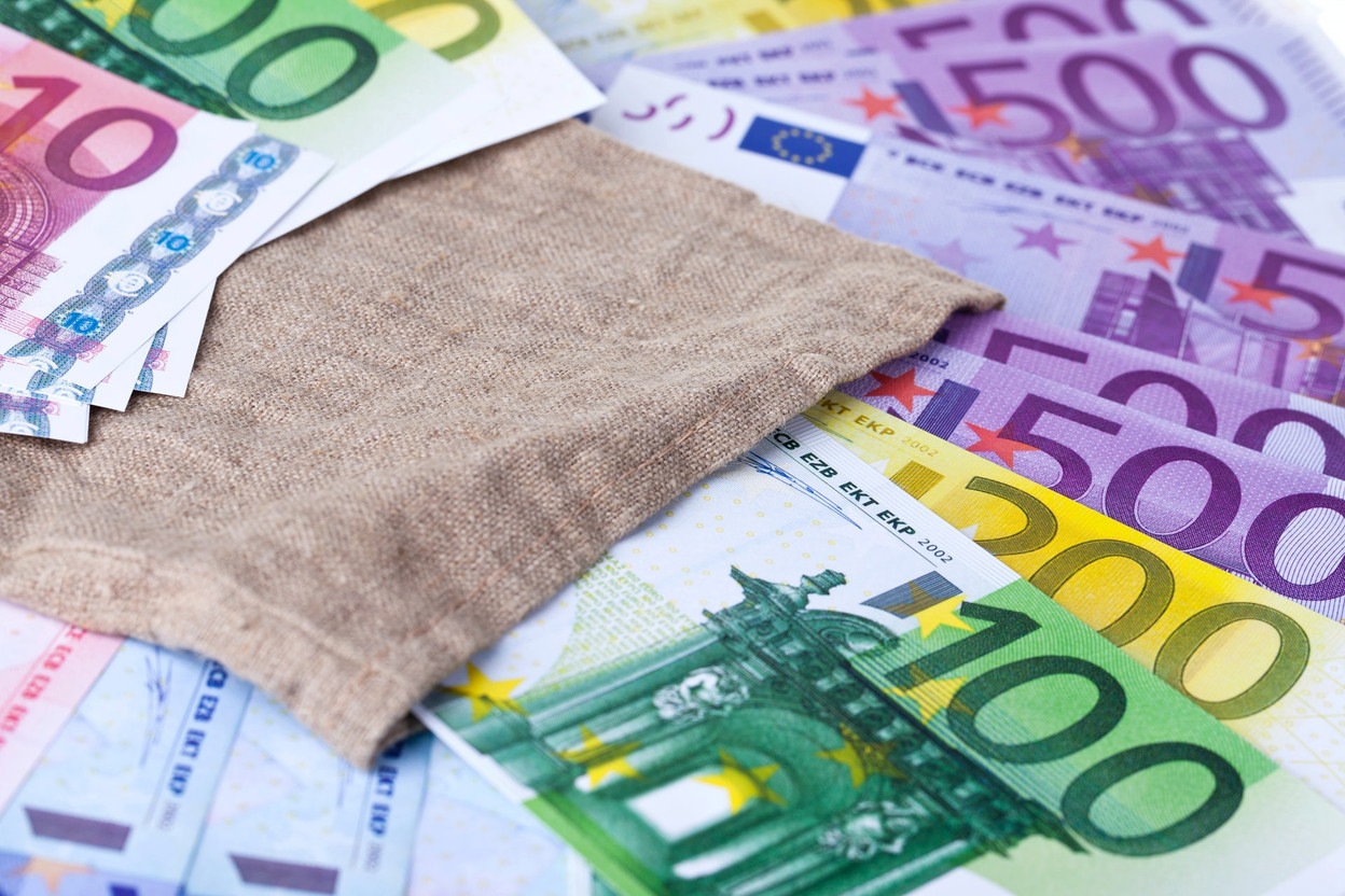 Don’t keep more than 25% of your cash stashed in a bank account, the European Fund and Asset Management Association has advised. Photo: Lena Balk/Unsplash