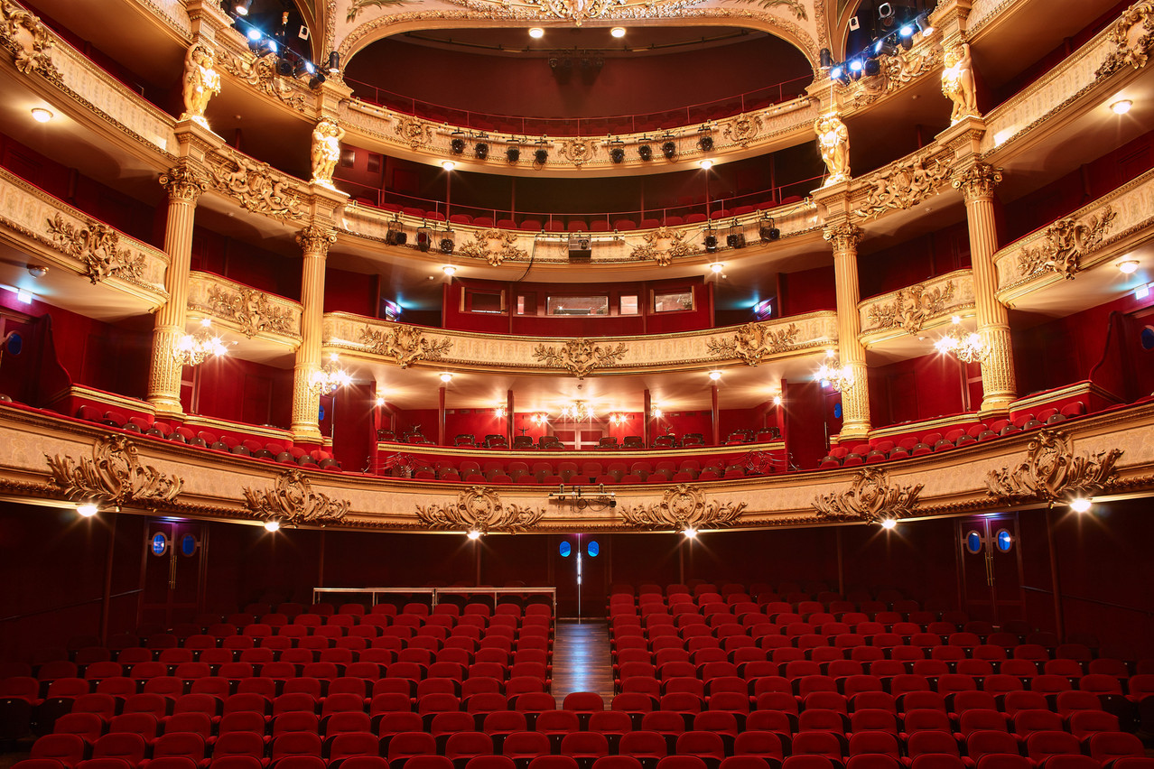  La majestueuse grande salle impose des contraintes techniques tout à fait particulières.                                (Photo:  Opéra Royal de Wallonie-Liège )