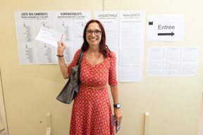 Myriam Cecchetti, déi Lénk MP, casts her ballot in local elections in Sanem, 11 June 2023. Photo: Guy Wolff/Maison Moderne