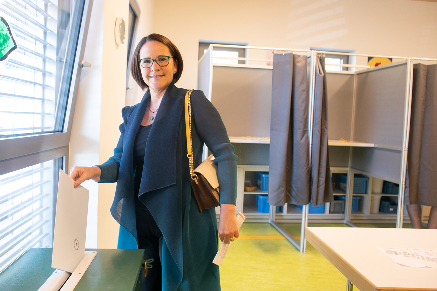 Yuriko Backes, the finance minister (DP), is seen casting her ballot during local elections in Hesperange, 11 June 2023. Photo: Maison Moderne