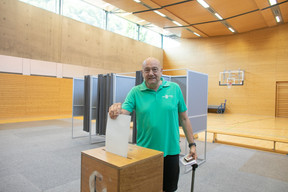 A voter casts his ballot at a polling station in Luxembourg City, 11 June 2023. Photo: Maison Moderne