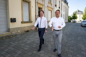 Luxembourg prime minister Xavier Bettel (DP), on right, walks to a polling station in the capital during municipal elections, 11 June 2023. Photo: Nader Ghavami