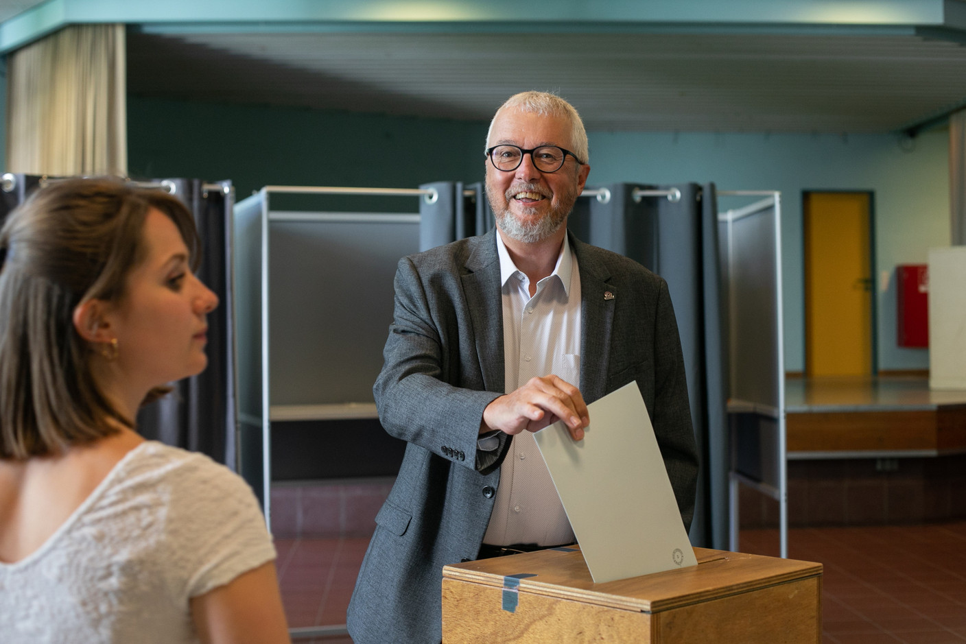 Pascal Clement, co-head of the Pirate Party’s Luxembourg City list, casts his ballot, 11 June 2023. Photo: Maison Moderne