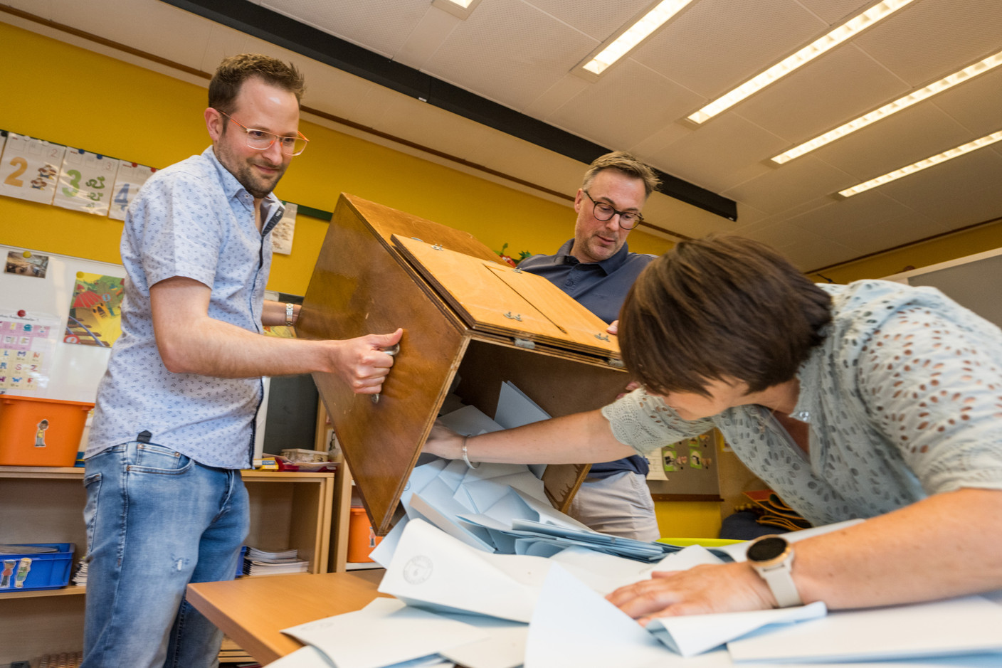 Election workers start counting ballots in Ettelbruck, 11 June 2023. Photo: Nader Ghavami