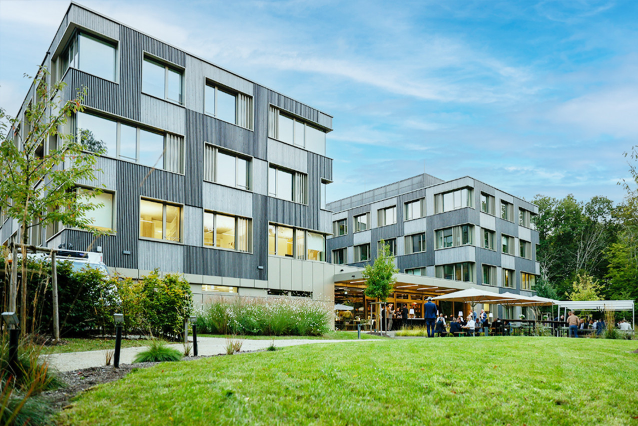The Schroeder & Associés headquarters in Kockelscheuer reflects an innovative approach to sustainable engineering. DGNB Gold certified, it stands out for its modular, environmentally friendly design focused on the well-being of users. Photo: Schroeder & Associés