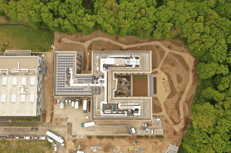 Le nouveau siège de Schroeder & Associés, vu depuis le ciel à Kockelscheuer. (Photo: Raoul Somers)