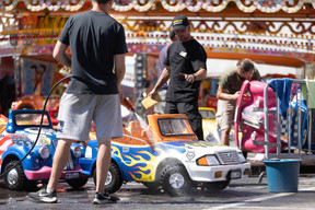 Le montage de la Schueberfouer entre dans sa dernière ligne droite, tout sera prêt pour le coup d’envoi des festivités ce vendredi 19 août. (Photo: Guy Wolff/Maison Moderne)