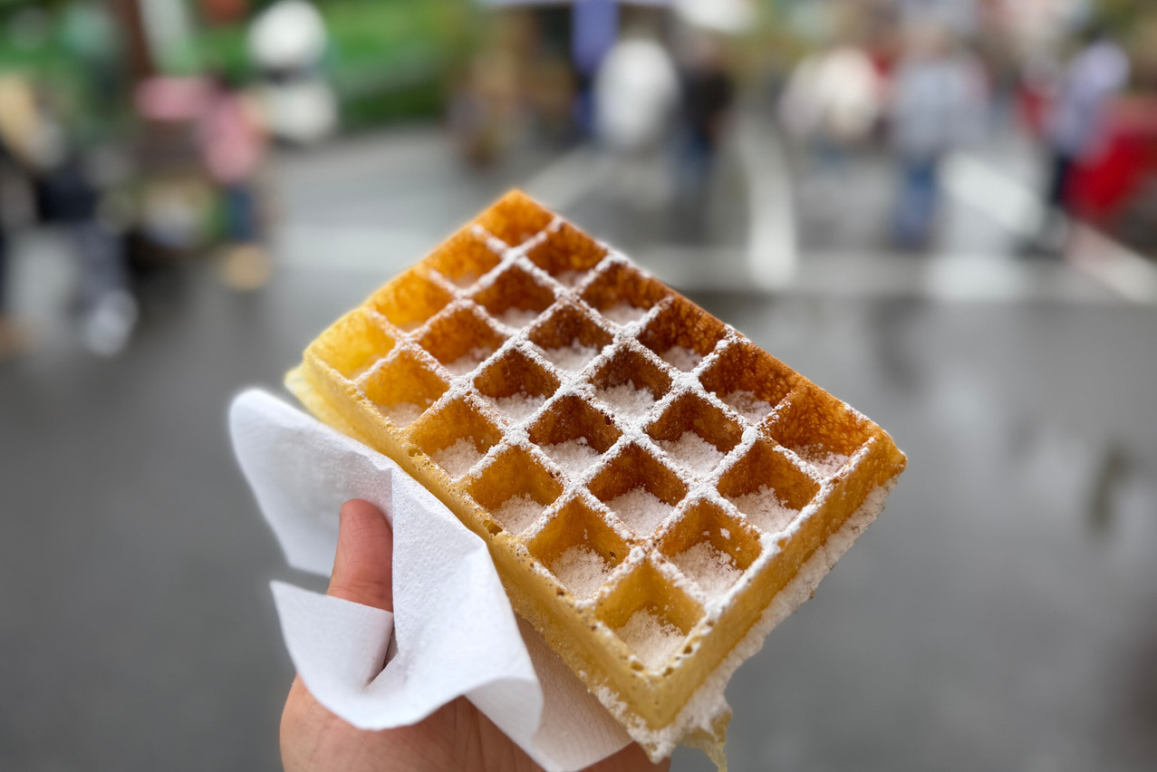 Jean la Gaufre’s Brussels waffle, with icing sugar and nothing else. (Photo: Paperjam)
