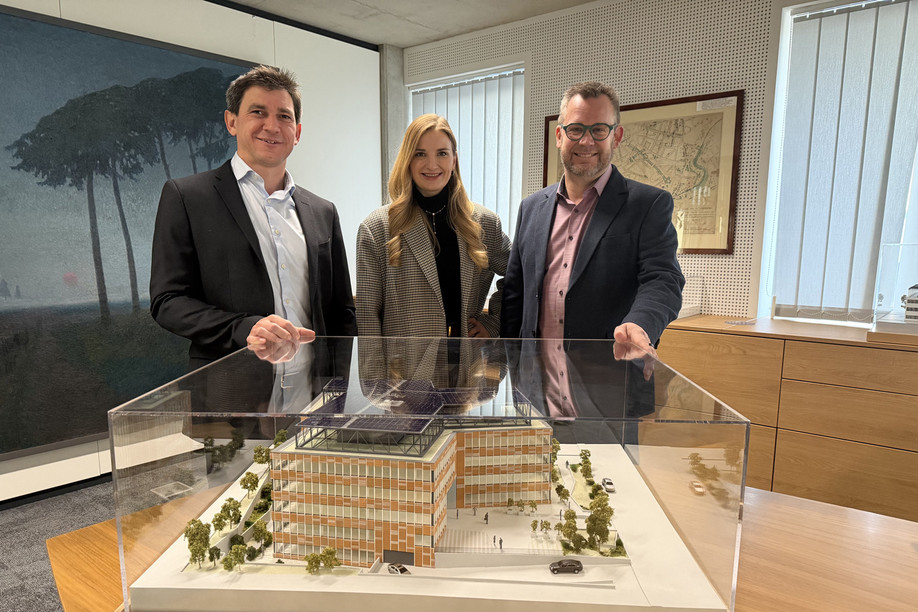Charlotte Remy-Ehlinger, Victor Violette (left) and Vincent Leguèbe make up the new management team.  (Photo: Schuler Group) 