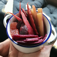 À choisir parmi les savoureux «sides» du Scott's: un mix de pickles de légumes Lët'z Grow Maison Moderne