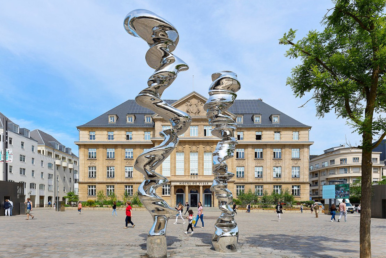 Works by established artists, such as Tony Cragg with  Points of  View (2010), are presented on the occasion of this route through the city of Esch-sur-Alzette.  (Photo: Lukas Roth)
