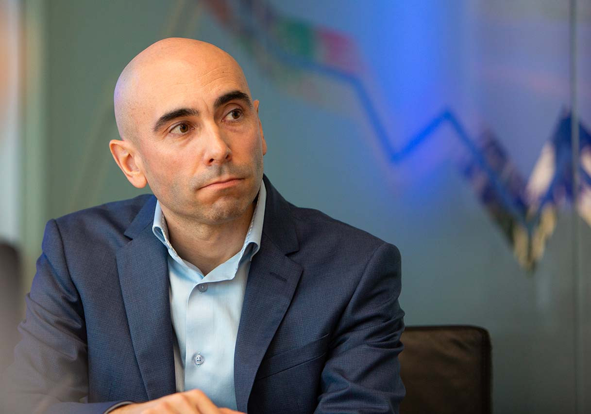 «La blockchain permet d’envisager de supprimer la nécessité de tiers tout en garantissant la confiance dans les opérations menées», souligne Nestor Verrier, Directeur généralSwissquote. (Photo: Romain Gamba/Maison Moderne)