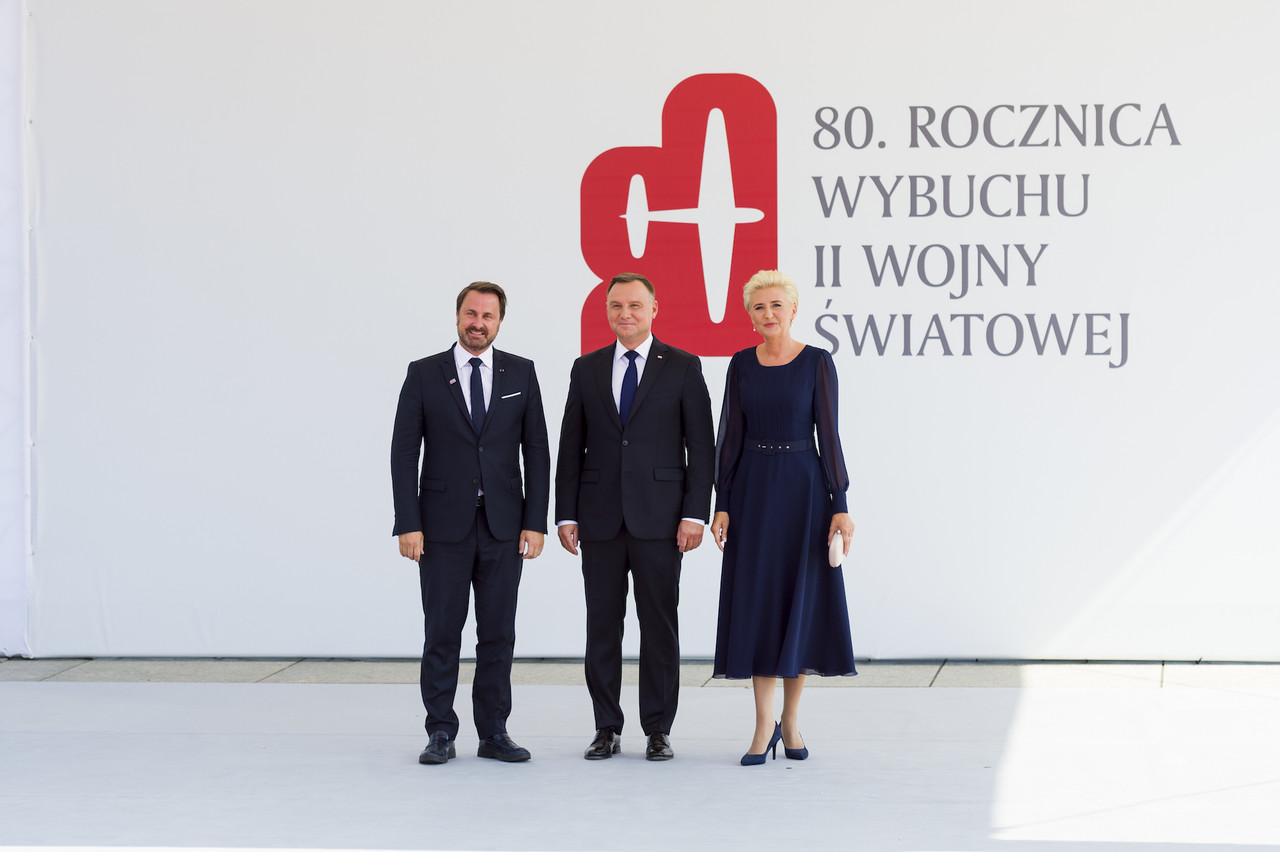 Xavier Bettel, accueilli par le président polonais, Andrzej Duda, et son épouse, Agata Kornhauser-Duda. (Photo: SIP / Jean-Christophe Verhaegen)