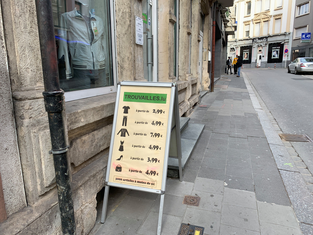 Rue du Fort Neipperg, Trouvailles met l’accent sur les petits prix avec des pièces mainstream. (Photo: Maison Moderne)