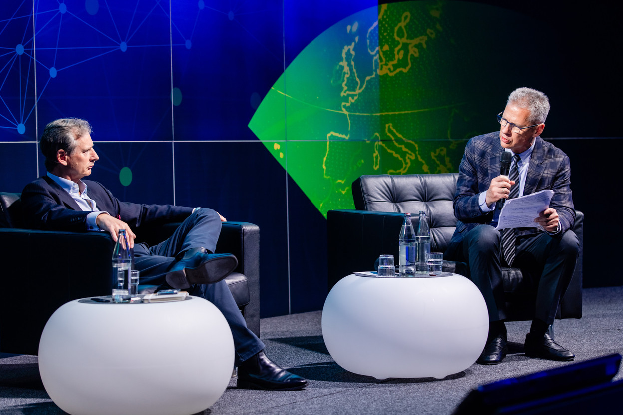 General Sir Mark Carleton-Smith, former head of the British army, and Yuri Bender, editor-in-chief, Professional Wealth Management, Financial Times held a fireside chat on European security during the Cross-Border Distribution Conference, organised by Deloitte and Elvinger Hoss Prussen with the support of FT Live at the European Convention Center in Kirchberg, 16 May 2024. Photo: Nelson Coelho
