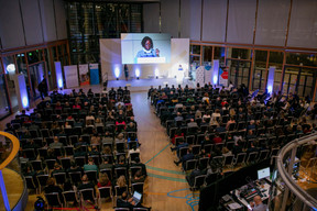 Des participants à la cérémonie de remise du Prix européen de la microfinance 2023, organisée par la BEI le 16 novembre 2023. Photo : Infine