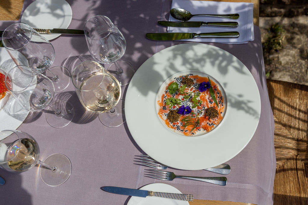 Des assiettes printanières, dans un cadre bucolique. (Photo: Diane Sellier)