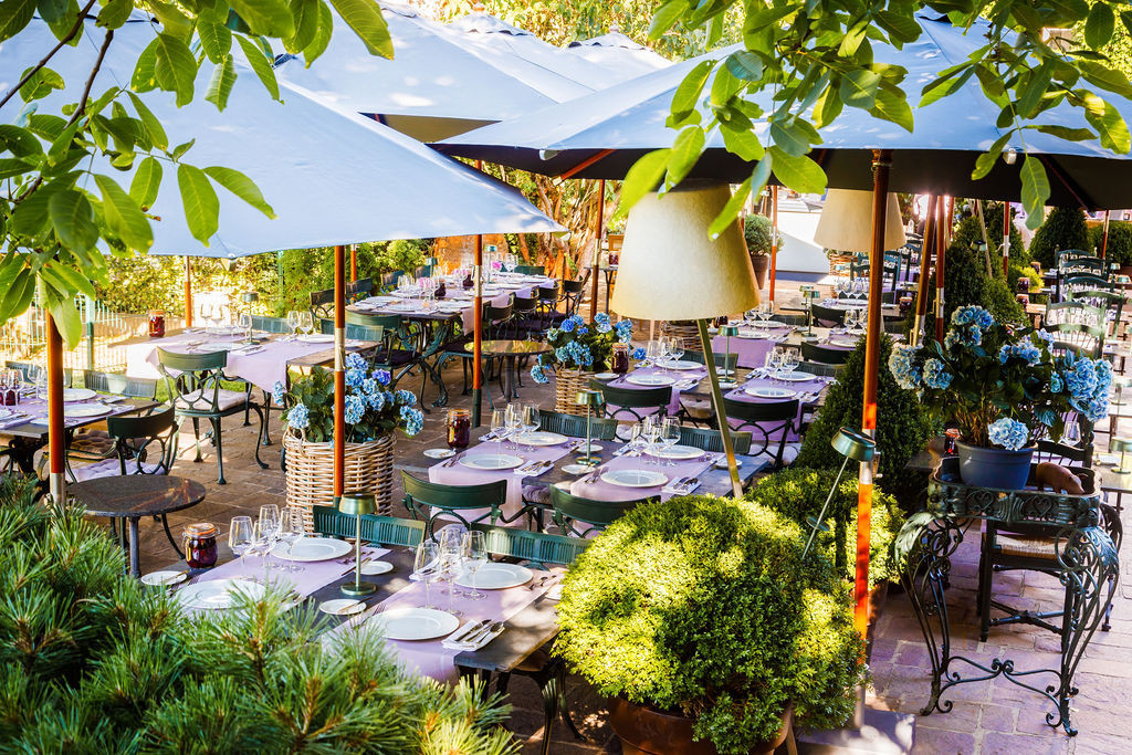 La terrasse est aménagée dans un esprit de campagne chic. (Photo: Diane Sellier)