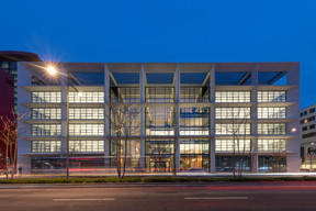 Le bâtiment Icone a été développé par Besix Red, avec les architectes de Foster + Partners et BFF… (Photo: Nigel Young)