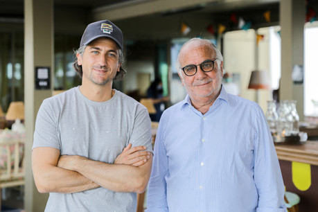 Jérémie et Serge Trigano au Mama Shelter Luxembourg, le 20 juillet 2020. (Photo: Romain Gamba / Maison Moderne)