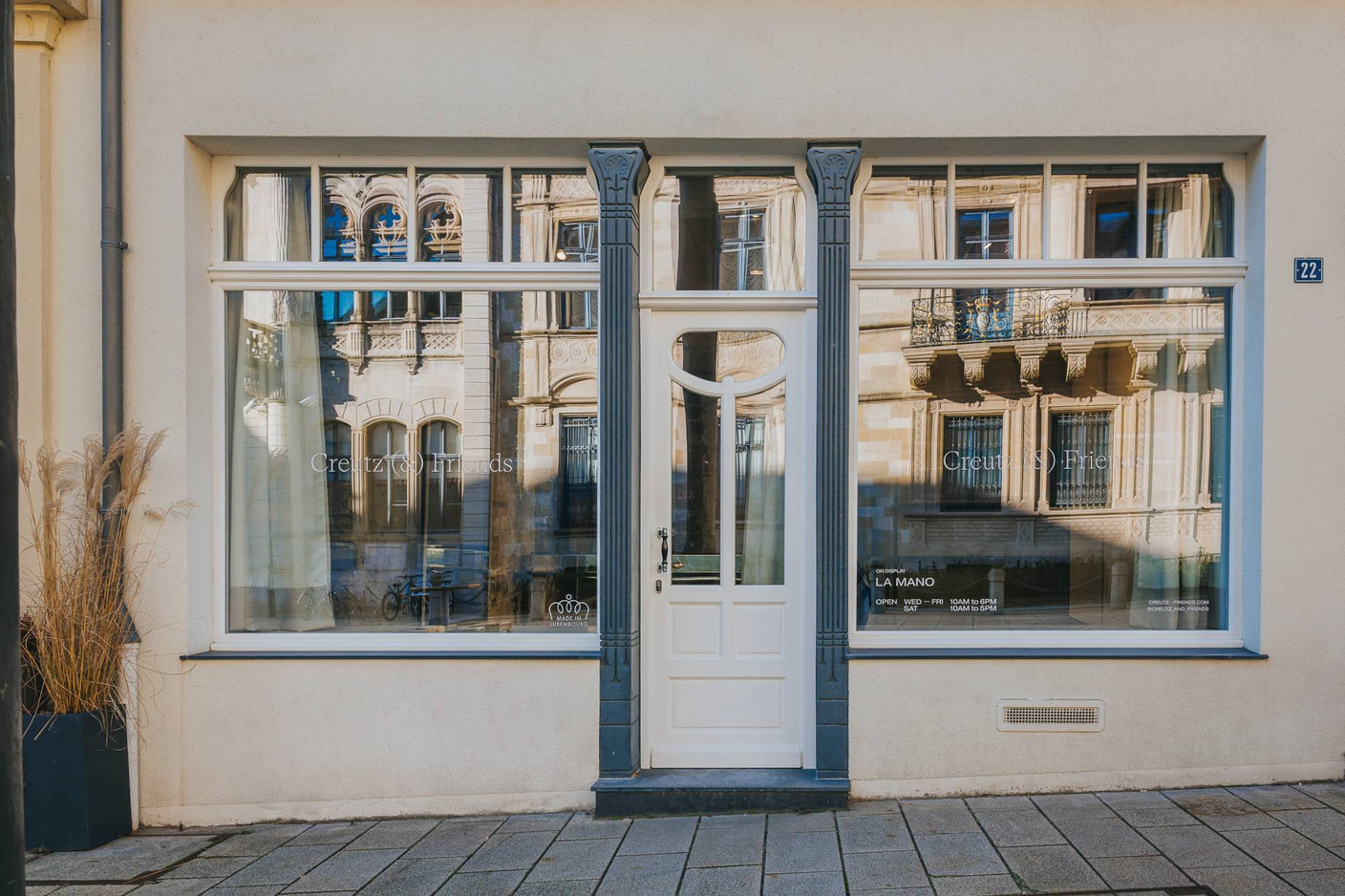 L’immeuble de Creutz & Partners dispose d’un rez-de-chaussée avec une vitrine, offrant ainsi une belle visibilité vers la rue. (Photo: Tom Jungbluth)
