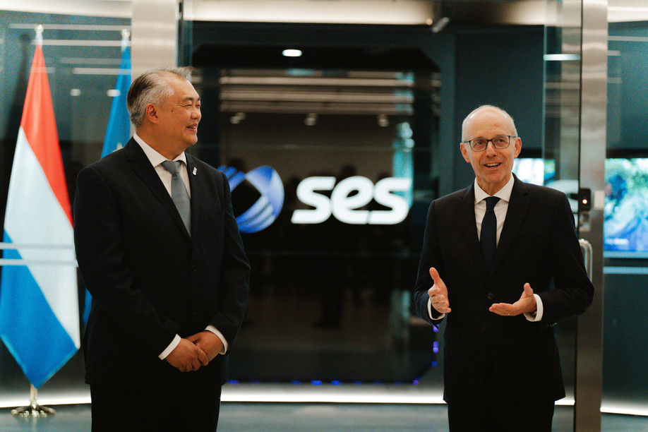 Kevin Seow, Vice-President of Corporate Development for Asia Pacific at SES, alongside the Prime Minister, Luc Frieden. (Photo: ME)