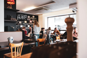 Relaxed atmosphere at Charles Sandwiches Photo: Maison Moderne / Archives