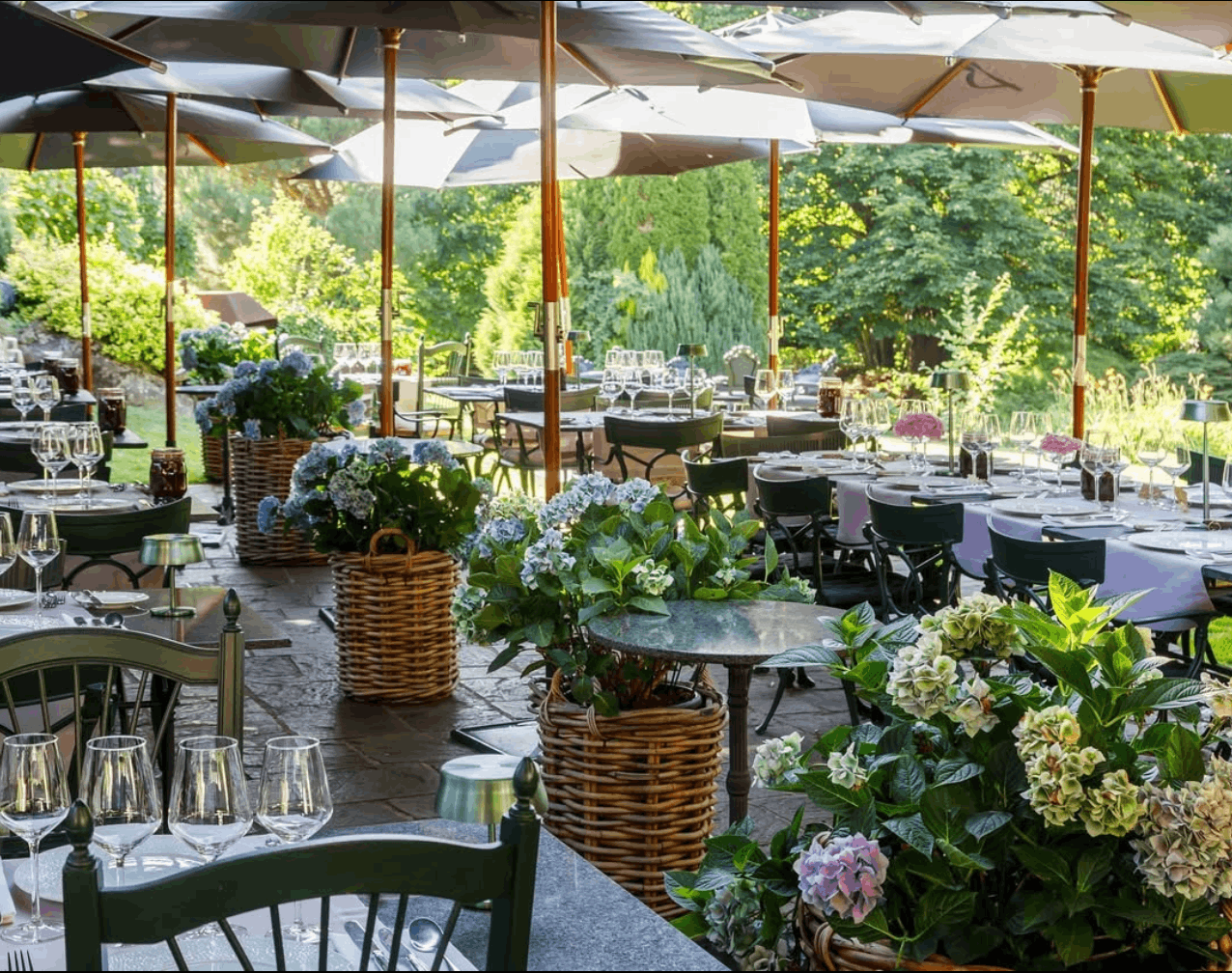 The terrace at Guillou Campagne is both elegant and relaxed, making for a very convivial atmosphere. Photo: Guillou Campagne