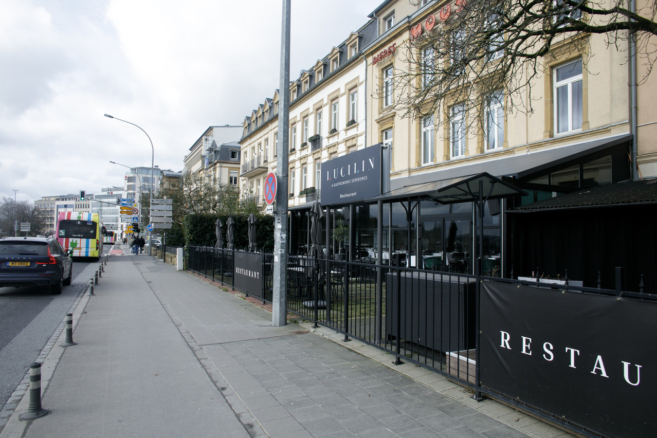An urban terrace overlooking the Place de la Constitution and the Gëlle Fra. Photo: Matic Zorman/Archives