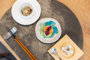 The restaurant’s décor and plating appear simple and sleek. Photo: Romain Gamba/Maison Moderne