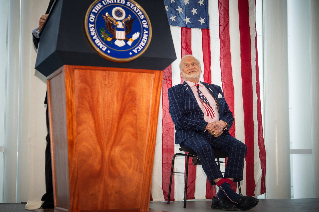 Buzz Aldrin a appelé les hommes politiques américains, présents dans la Philharmonie, à lever les barrières qui s’opposent à une nouvelle conquête de l’espace. (Photo: Nader Ghavami)