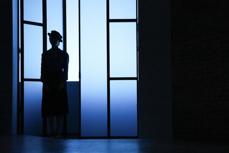 Eugénie Anselin incarne Erisna dans «Vêtir ceux qui sont nus», ce week-end au Grand Théâtre. (Photo: Boshua)