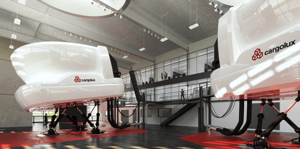 Le hall vitré est dimensionné pour abriter trois simulateurs de vol dédiés à la formation des pilotes. Albert Speer + Partner