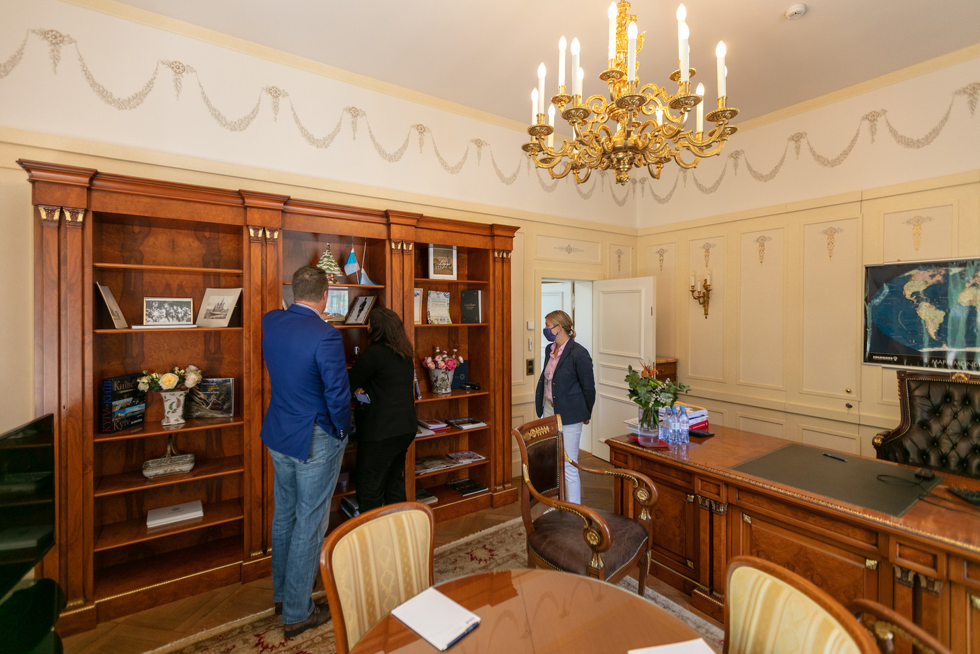 Une vue de l’intérieur du bureau de Sergey Pchelintsev. (Photo: Romain Gamba/Maison Moderne)