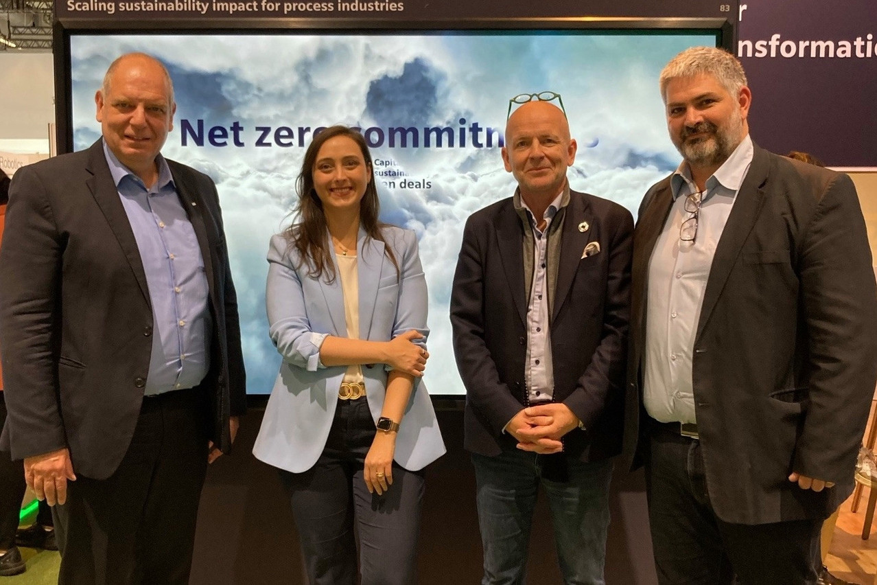 L to r: Axel Lorenz, CEO of process automation at Siemens Digital Industries; Mariana Vaz Sigoli, Siemens Hydrogen Center of Competence; Jan Grimbrandt, CEO of Boson Energy; and Liran Dor, CTO of Boson Energy. Photo: Siemens