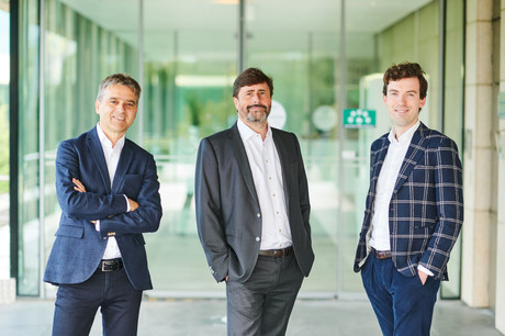 Sigma Conso voit sa gouvernance évoluer avec l’arrivée de Patrick Van Deven (à gauche) en tant que président du conseil d’administration, tandis que Dominique Galloy (au centre) reste CEO – Filip Van Innis (à droite) est l’investment director de Fortino Capital. (Photo: Benjamin Brolet/Sigma Conso)