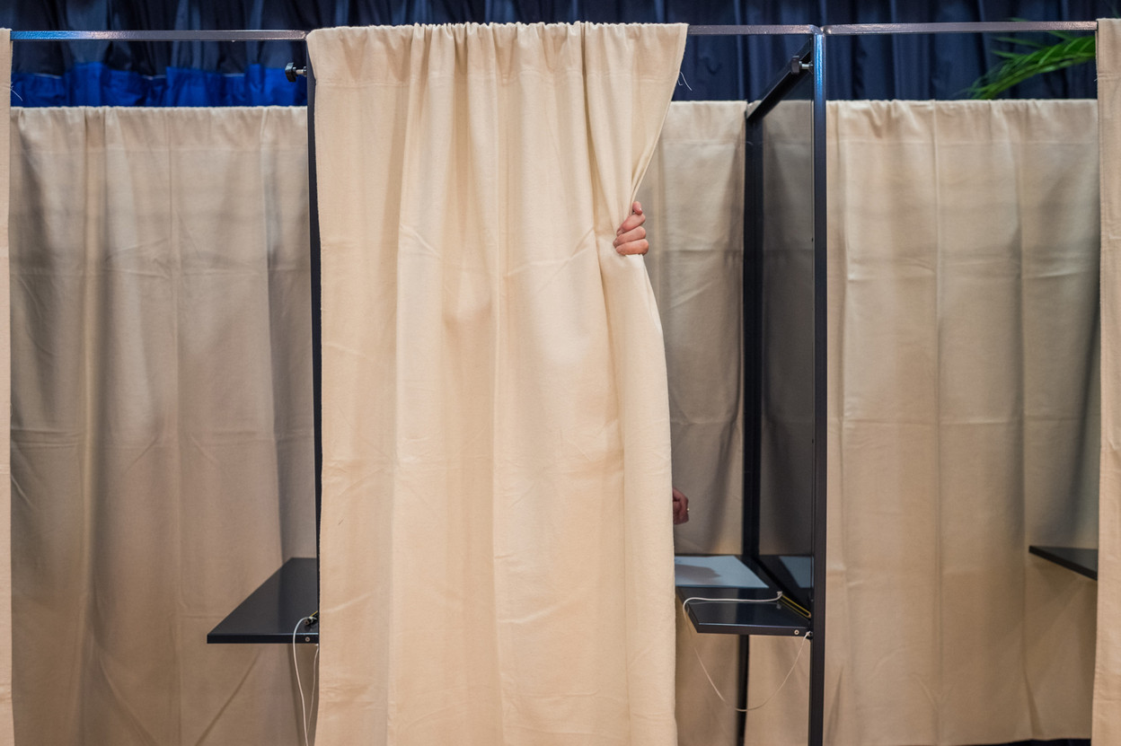 It is illegal for politicians to campaign at people’s homes but signing up foreign voters doesn’t fall under this law, the public prosecutor said on 4 April Photo: Mike Zenari