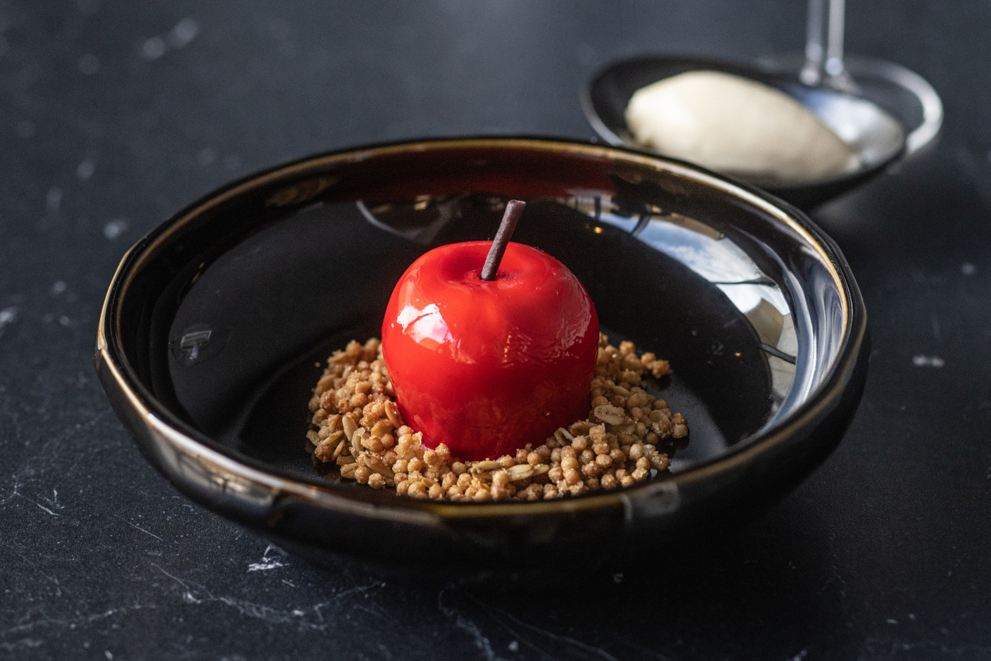 The Apple, un dessert… à base de pomme qui revisite le crumble (ce plat n’a pas été testé).  (Photo: Guy Wolff/Maison Moderne)