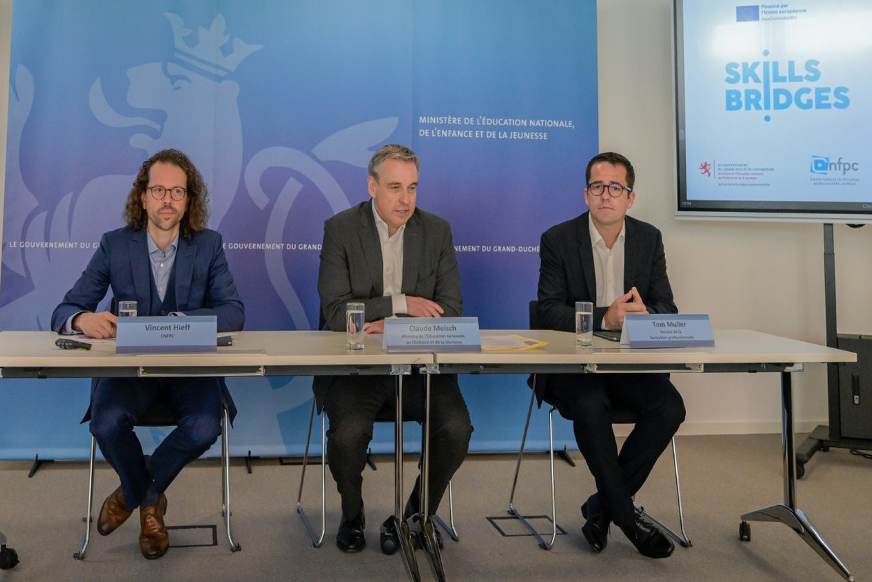 L to r: Vincent Hieff, director of the Centre national de formation professionnelle Esch-sur-Alzette, education minister Claude Meisch (DP) and Tom Muller, director of vocational training. Photo: MENEJ
